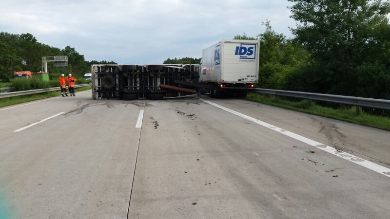 Unfall eingekl. Person Unfall eingekl. Person